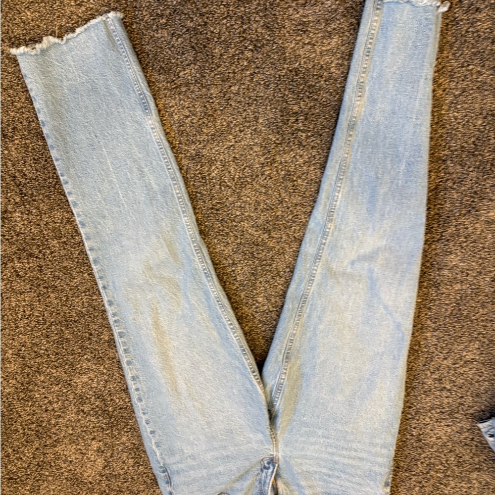 Abercrombie & Fitch Light Wash Cropped Jeans